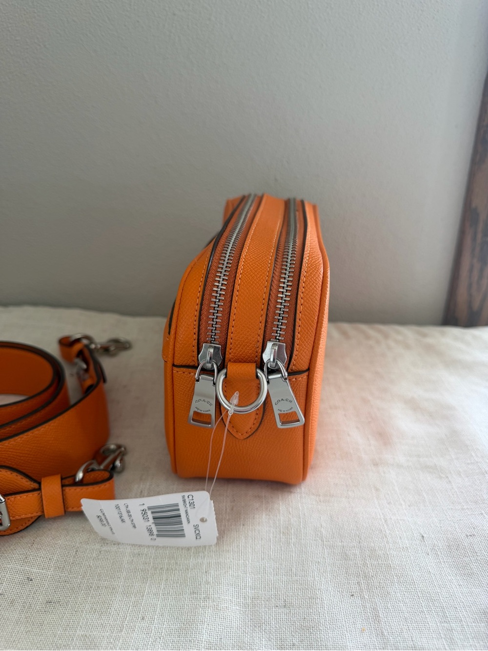 Coach Orange Crossbody Camera Bag with Strap - Picture 4 of 9
